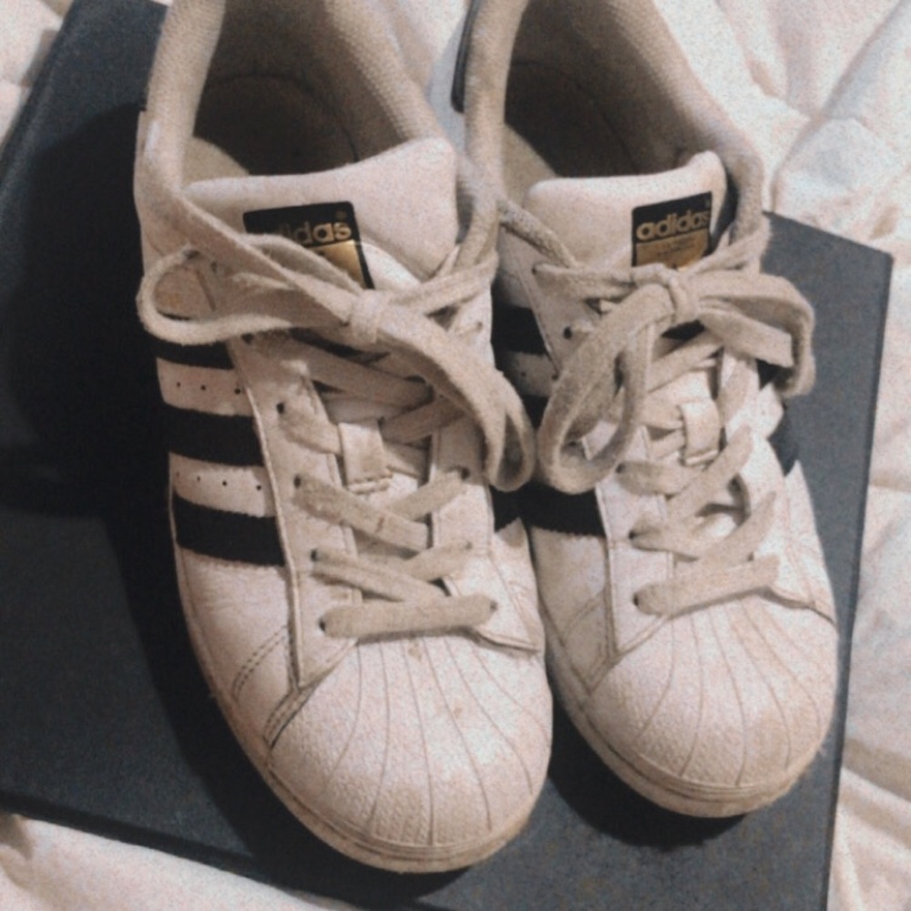 Adidas superstars💫